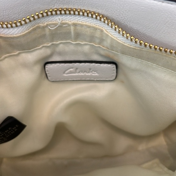 Clark’s crossbody purse/wristlet, adjustable removable straps, white and brown - Picture 3 of 4